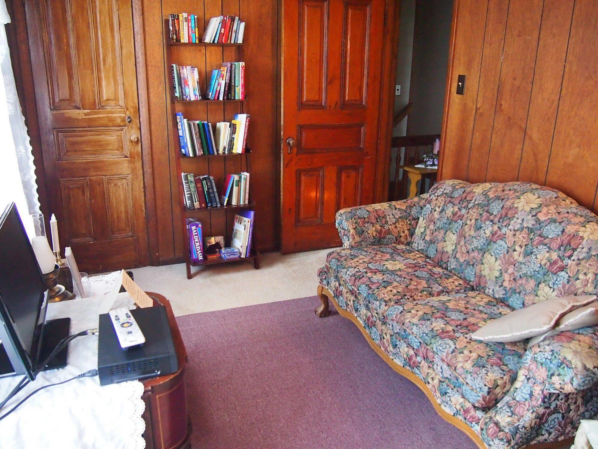 The Maid'S Quarters Bed And Breakfast Pottsville Exterior photo